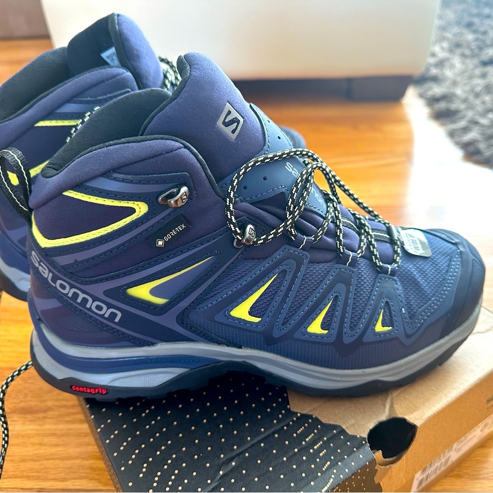 Salomon hiking boots. Women’s 8.5 wide